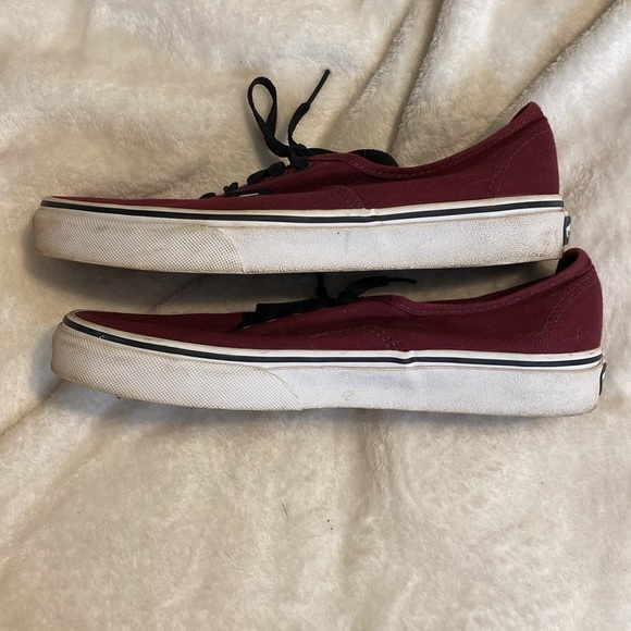 Maroon vans - Picture 5 of 7